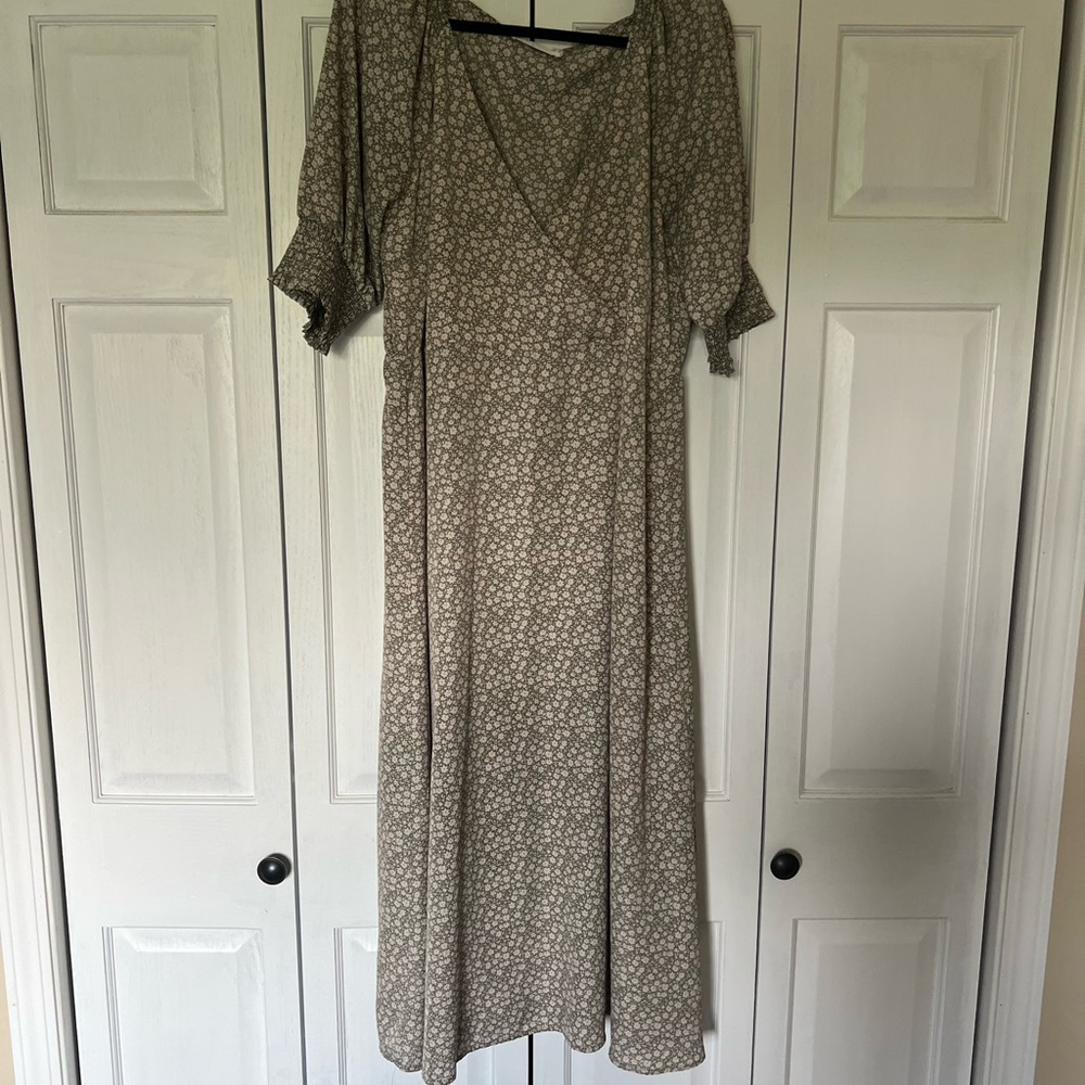 Lulu's Green with cream floral design Puff Sleeve V-Neck Sundress
